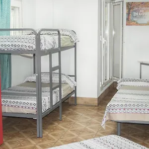 https://hostal-ideal-sants.topbarcelonahotels.com